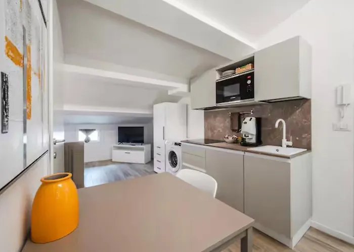 Piazza Roma Loft Apartment *